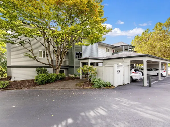 4990 S Landing Dr Unit 202, Portland, OR 97239