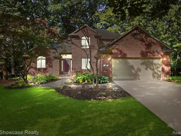 1604 Huntwood Park Ct, West Bloomfield, MI 48324