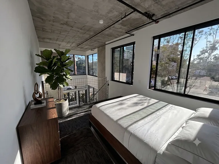 Harvey Hillcrest — Photo 10