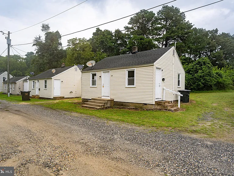 113 Davis Ln — Photo 3
