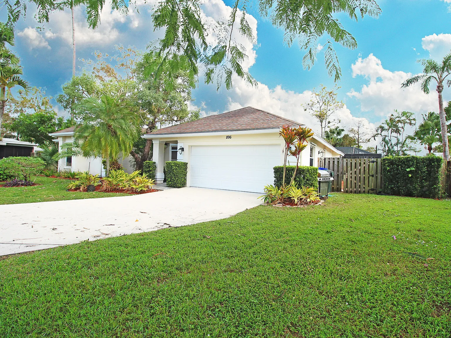 4 bed, 2.5 bath, 2476 sqft, $4,750 — Photo 3
