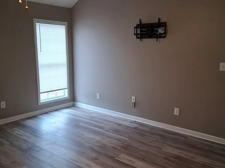 120 Woods Edge Dr — Photo 5
