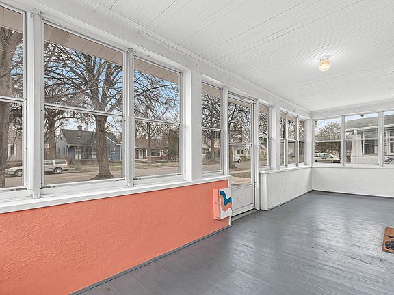 4th image of 1131 Minnehaha Ave W