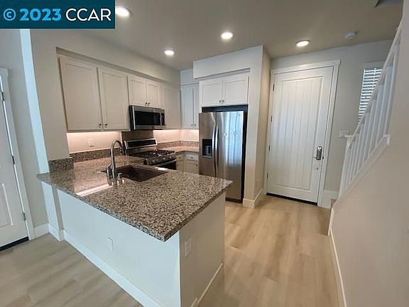 4th image of 258 Carroll St #101