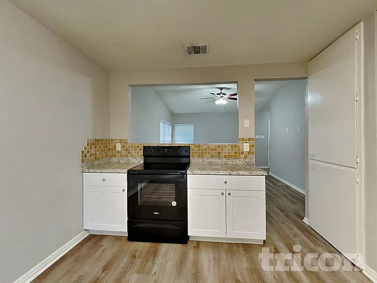 9506 Sugarloaf Dr — Photo 4