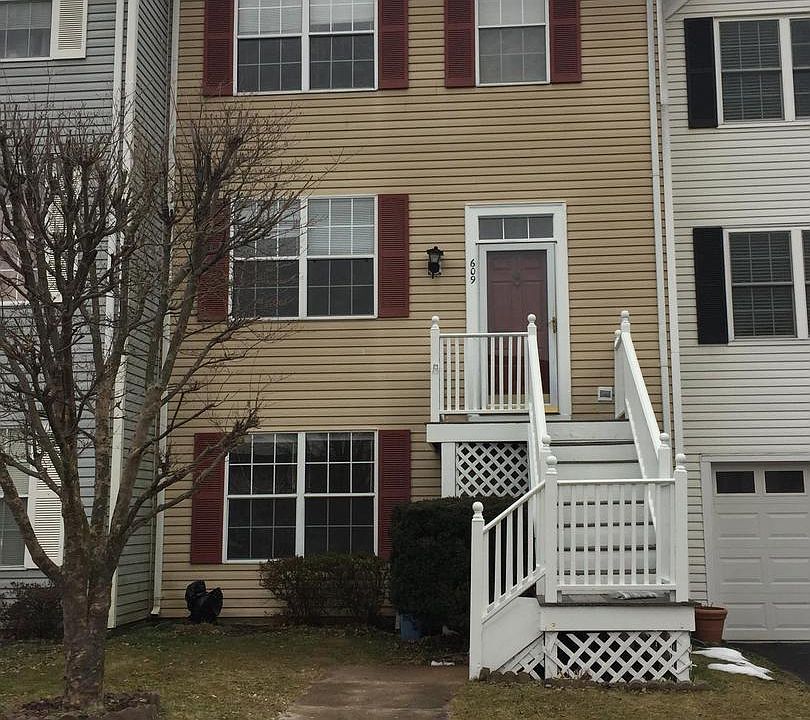 1st image of 609 Warrenton Ter NE