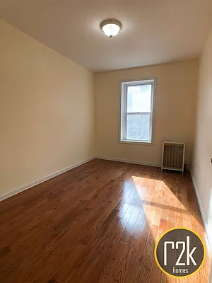 Rented by Realty 2000 Corp | media 21