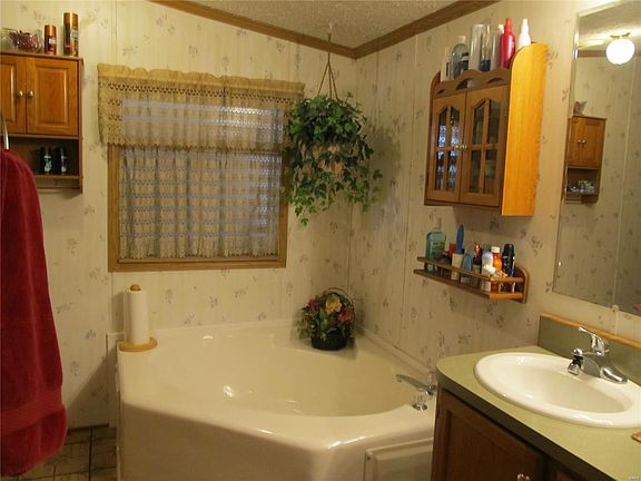 5th image of 223 Greenbrier Dr