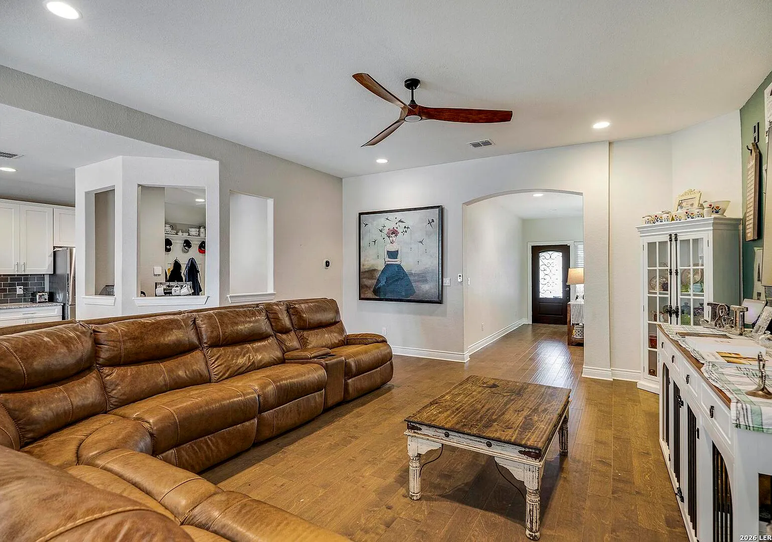 5 bed, 3223 sqft, $2,700 — Photo 4