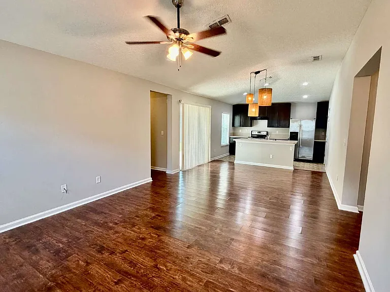 11970 Alexandra Dr — Photo 3