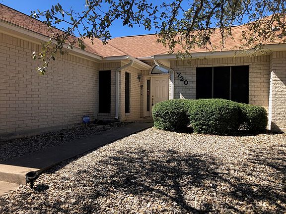 2nd image of 720 Oak Hollow Dr