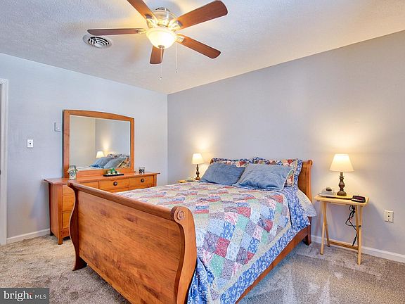 5th image of 216 Somerset Dr