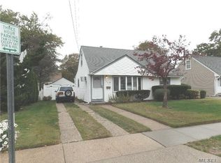 2086 Larch St, Wantagh, NY 11793