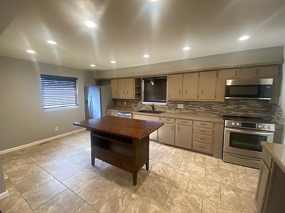4th image of 3028 SE 20th St
