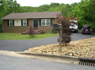 110 Kentland Dr, Johnson City, TN 37604