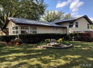 1601 N 11th St, Pekin, IL 61554