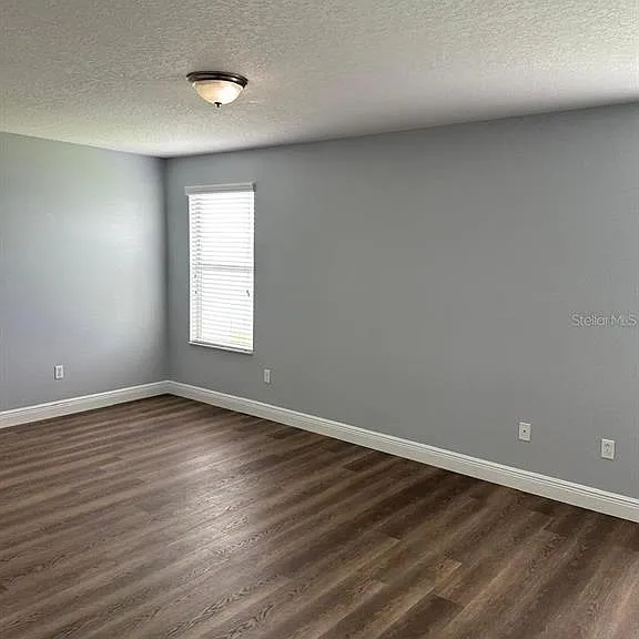 1900 Thetford Cir — Photo 9