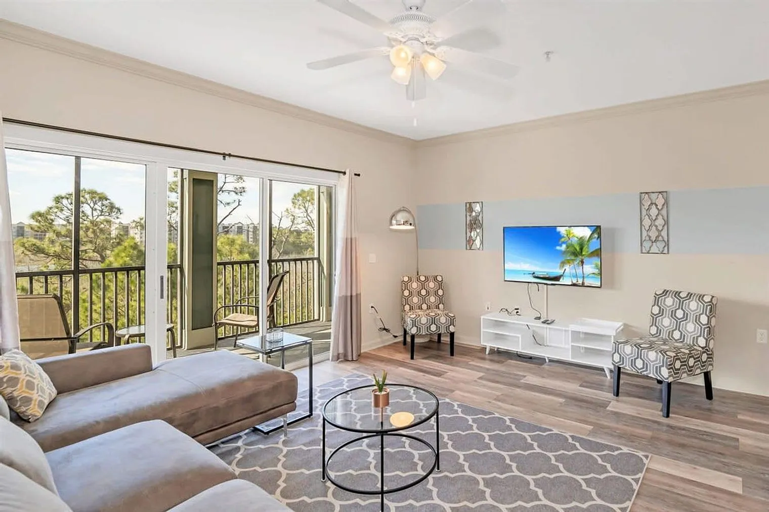 3 bed, 2.0 bath, 1280 sqft, $3,035 — Photo 4
