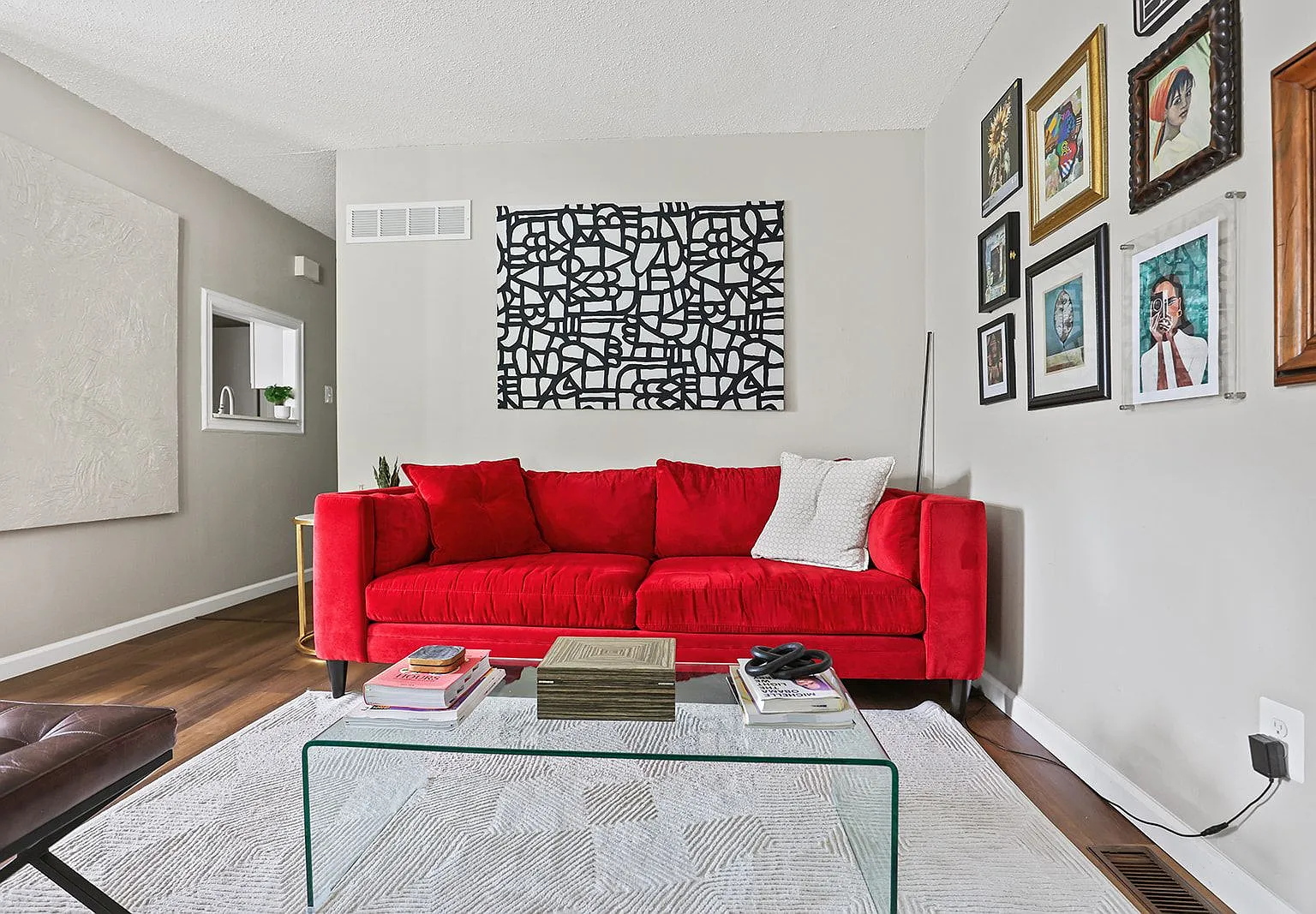 2 bed, 1.0 bath, 800 sqft, $1,250 — Photo 1