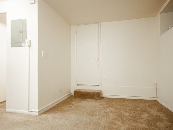 4th image of 5043 15th Ave NE APT 2