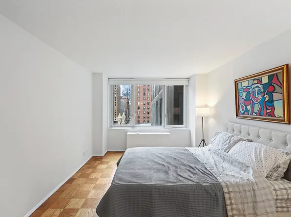 322 West 57th Street image 4 of 7