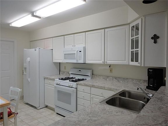 4th image of 803 Redmont Pl #803