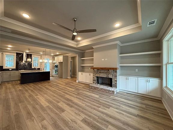 5th image of 275 Springtime Way