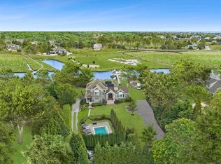 32 Honeysuckle Ln, Westhampton, NY 11977