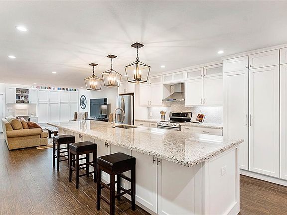 2nd image of 8926 Chatsworth Dr #8926