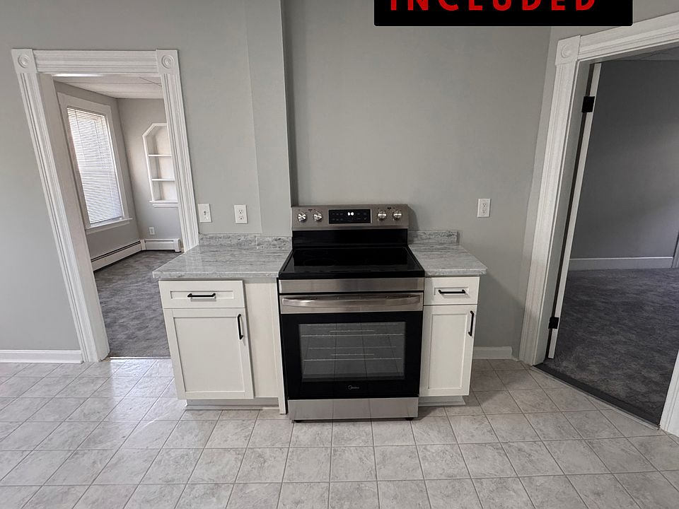 1st image of 77 Oak St APT 3