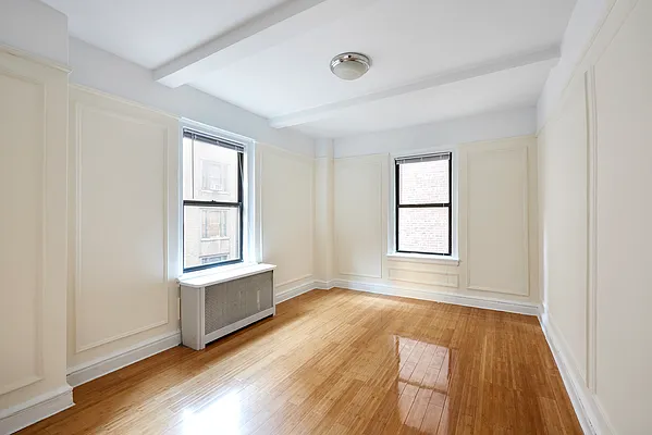 Rented by Coldwell Banker Warburg | media 3