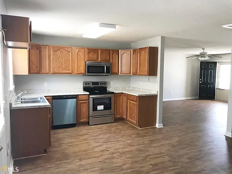 104 Harden Rd — Photo 3