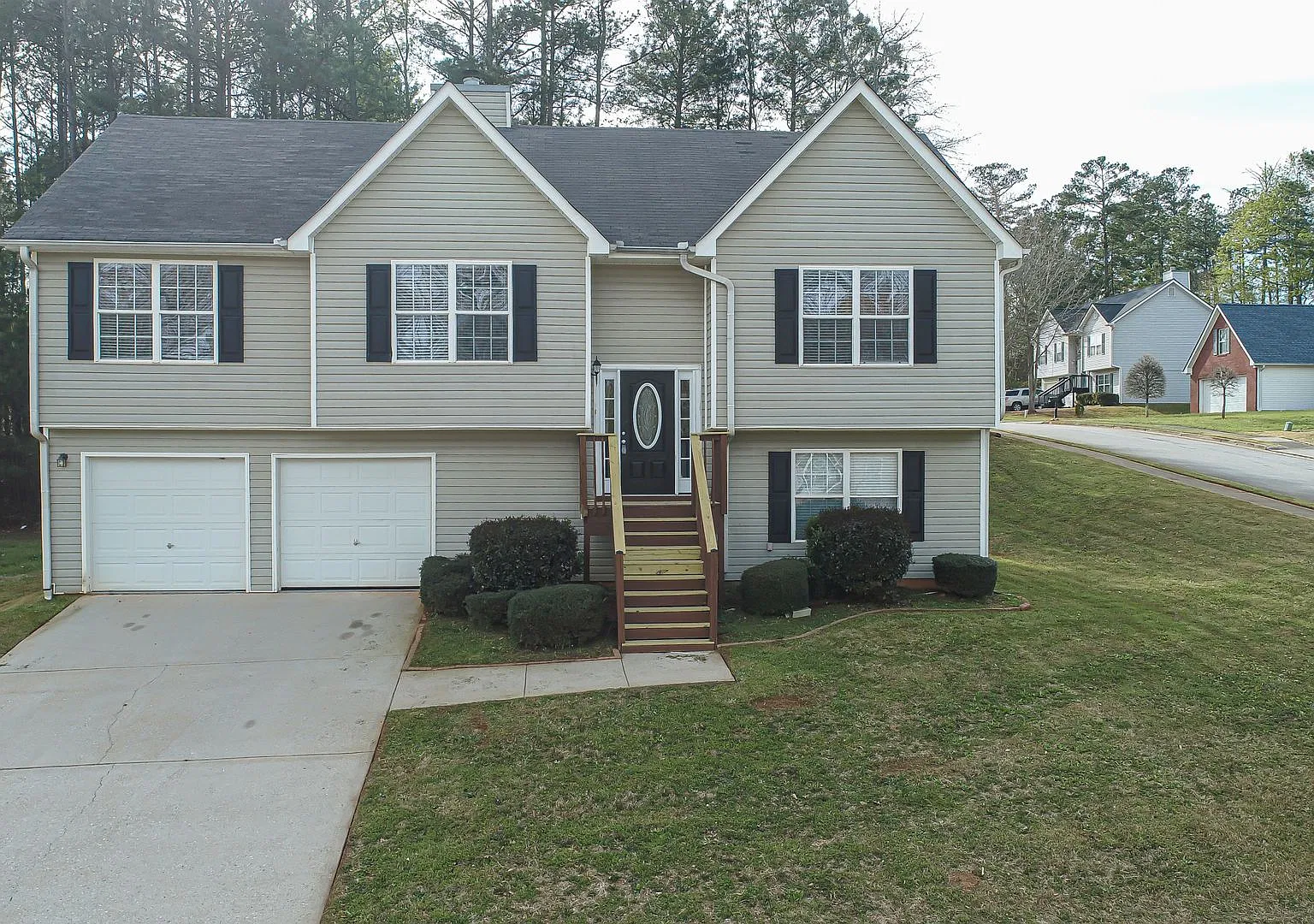 Beautiful 4br 3bath Home with deck and spacious yard in Covington!! — Photo 2