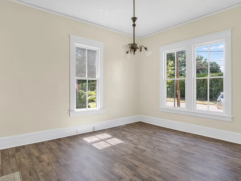 114 Forest Ave — Photo 6