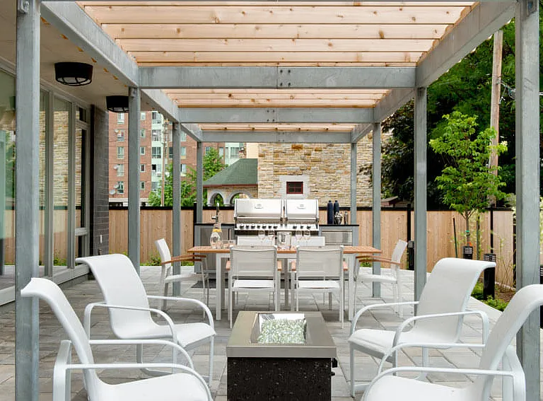 300 Lisgar St — Photo 1