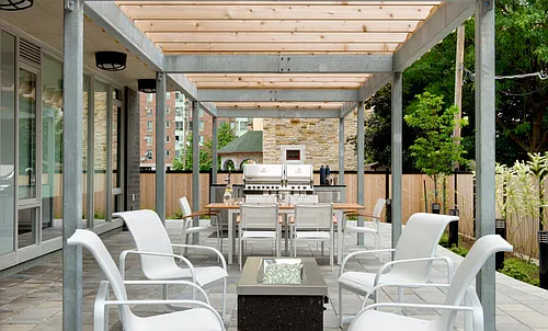 300 Lisgar St Photo 1