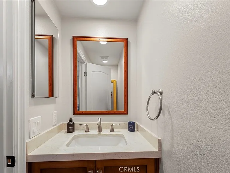 412 Acacia Ave #1/2 — Photo 26