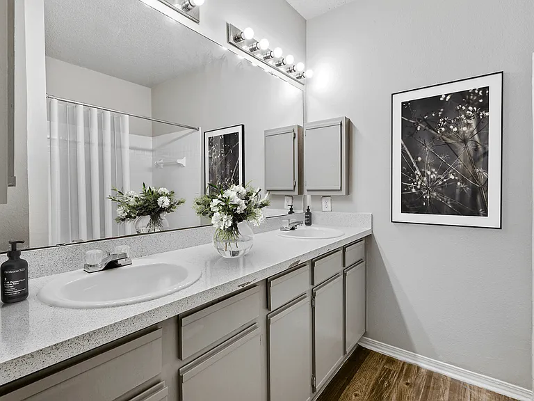 The Gio Apartments — Photo 12
