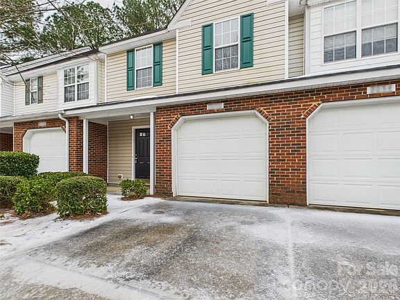 3rd image of 2056 University Heights Ln