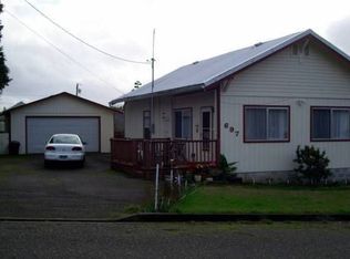 697 E 11th St, Coquille, OR