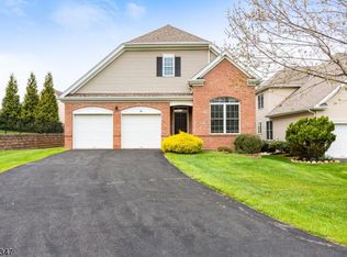 14 Freedom Ln, Somerset, NJ 08873