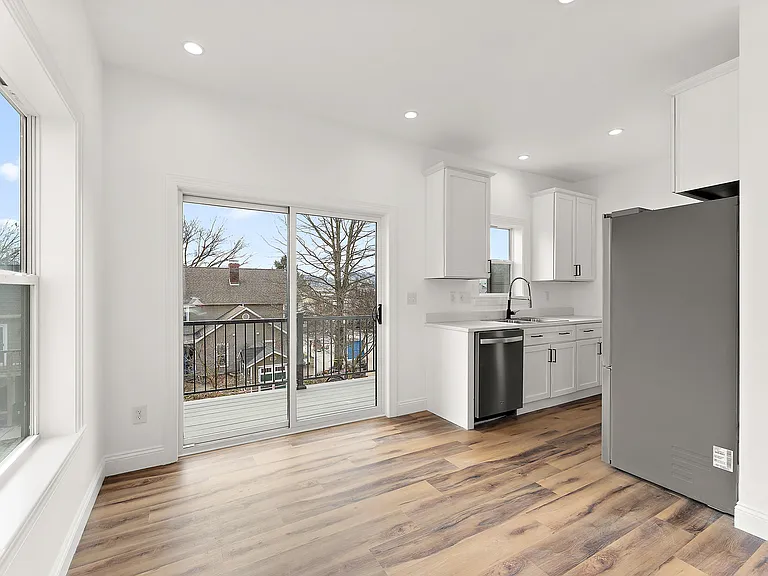 Dining Area. Slider to Deck.