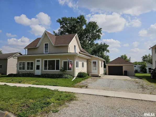 114 E 1st St, Wilton, IA 52778