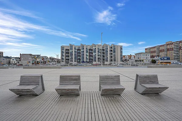 Sold by REMAX Elite | media 18