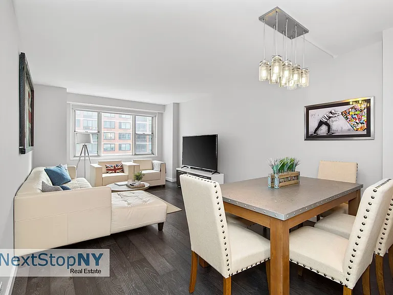300 E 40th St #9M — Photo 4