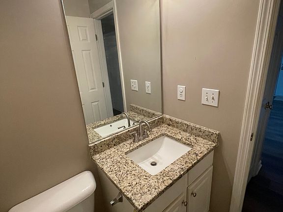 5th image of 3205 Claybrooke Dr