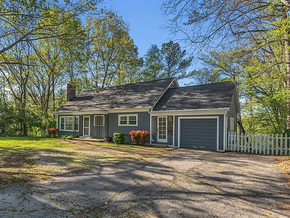 3rd image of 1064 Manning Hts