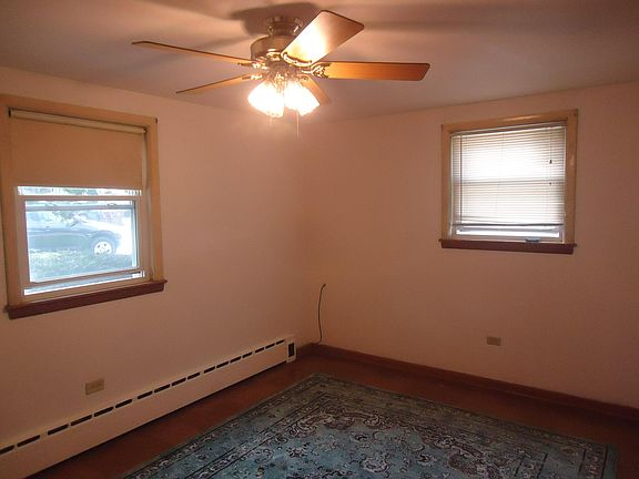 5th image of 4950 Greenwood St APT 1W