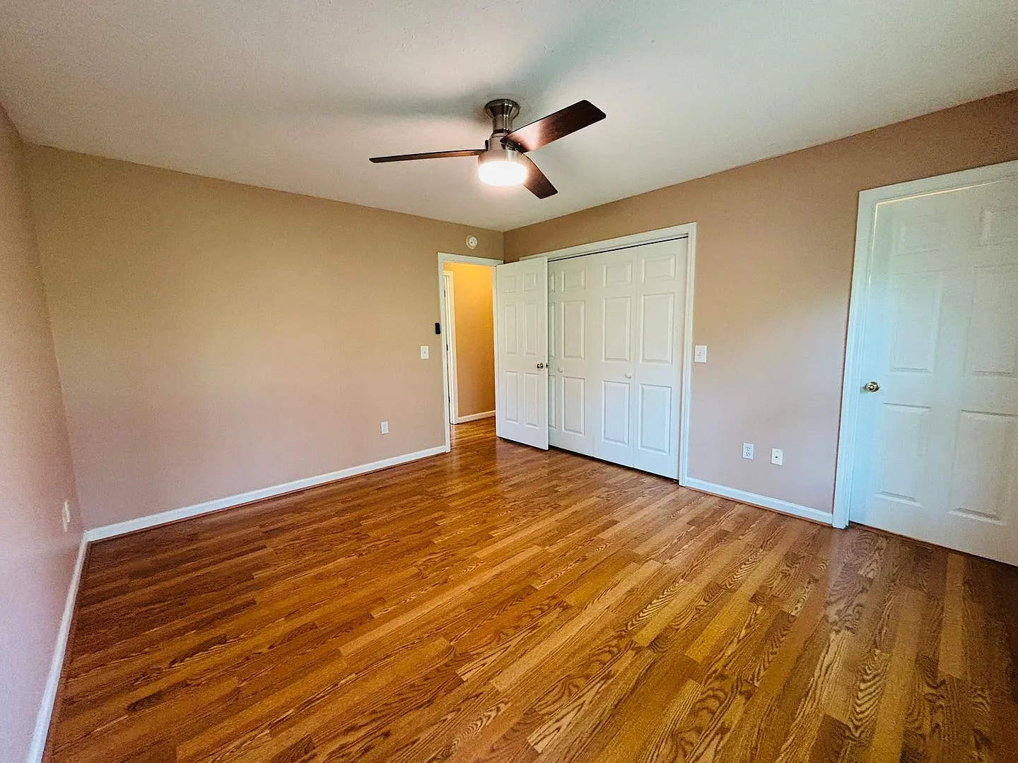 3 Bedroom 2 Bath House with 2 Car Garage — Photo 3