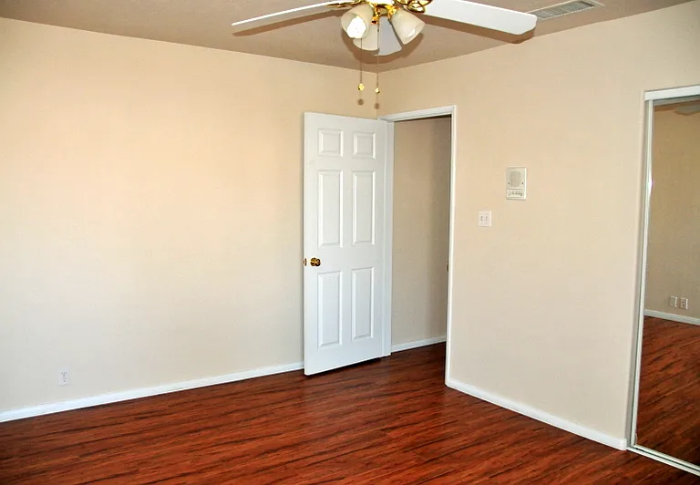 18836 Avenue C — Photo 29